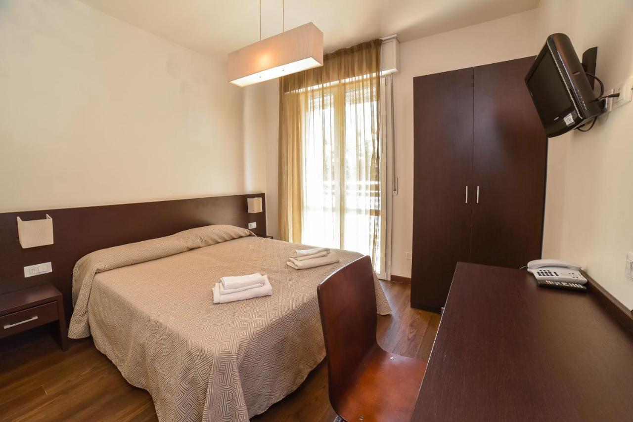 Hotel Diamante Чезенатико Екстериор снимка