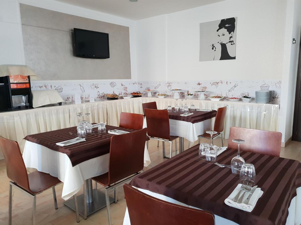 Hotel Diamante Чезенатико Екстериор снимка