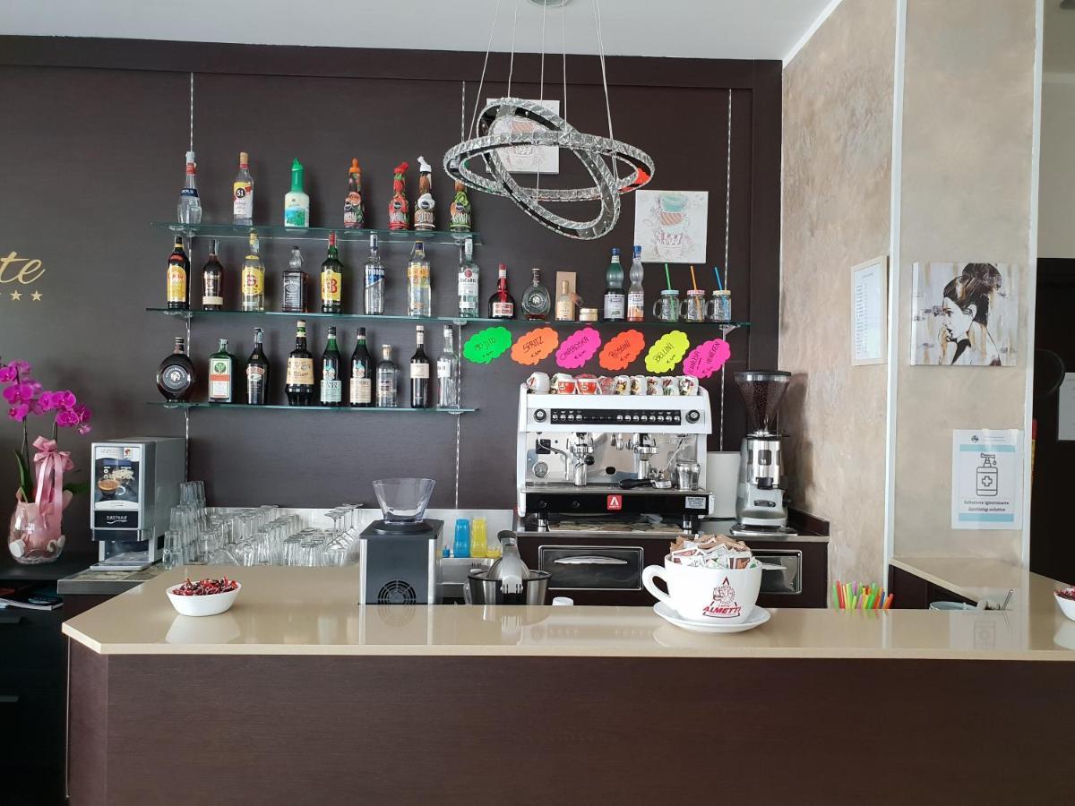 Hotel Diamante Чезенатико Екстериор снимка