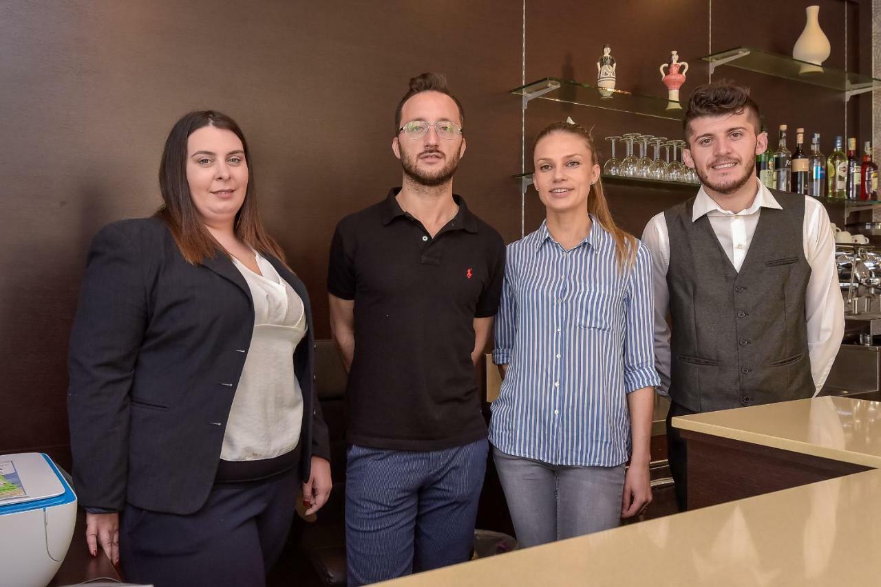 Hotel Diamante Чезенатико Екстериор снимка