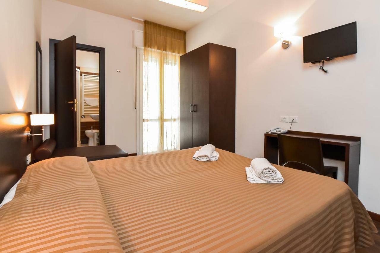 Hotel Diamante Чезенатико Екстериор снимка