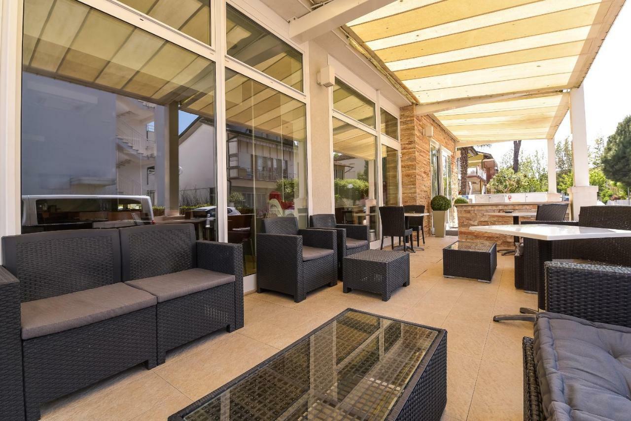 Hotel Diamante Чезенатико Екстериор снимка